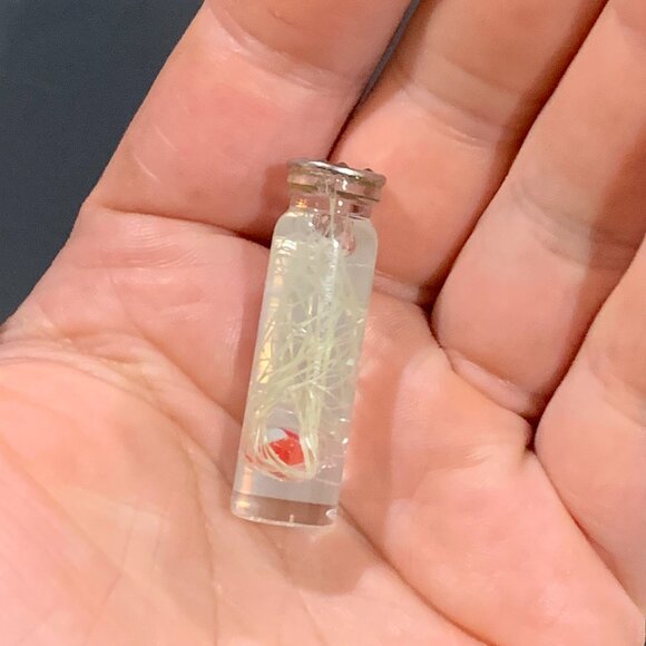 Resident Evil 5 - PROGENITOR VIRUS Vial - 1.25inches - Picture 5 of 8